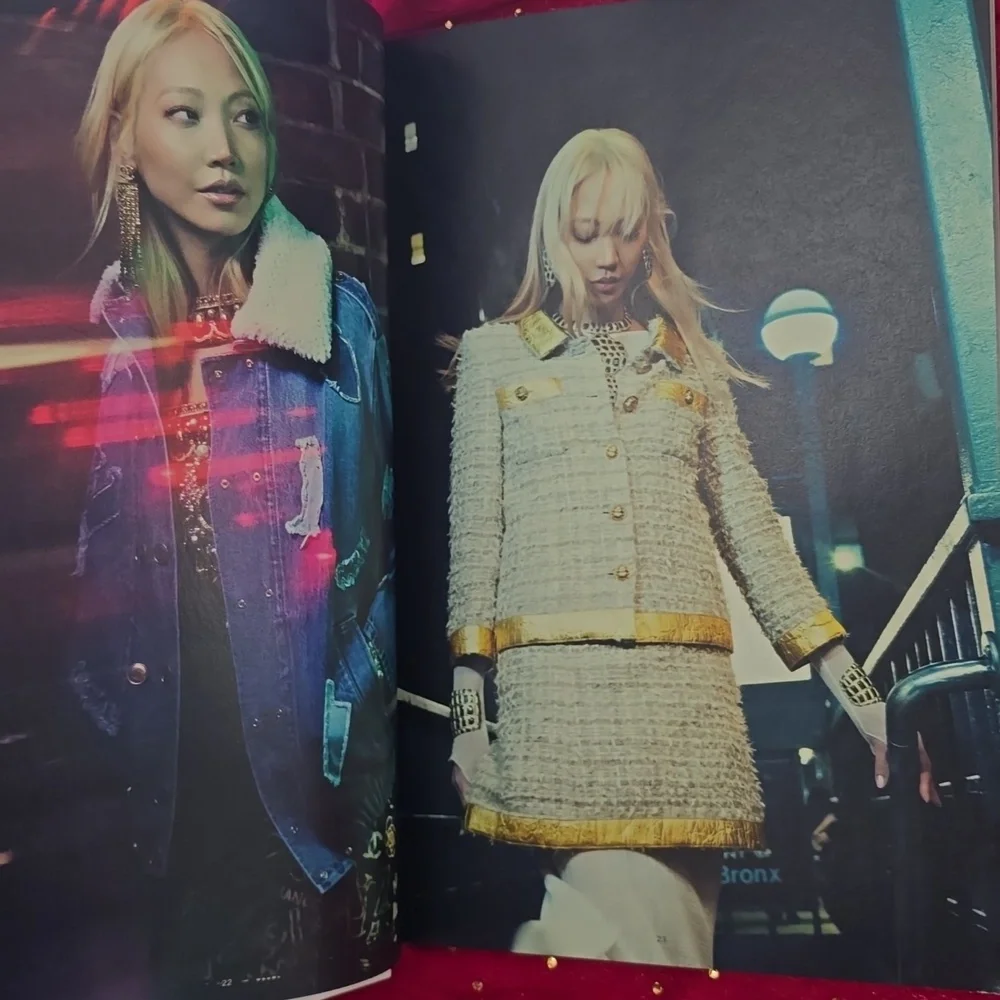 CHANEL Fashion Book Set with Black and White Covers‎